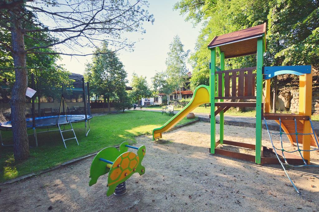 Family Hotel Fenerite Gabrovo Exterior foto
