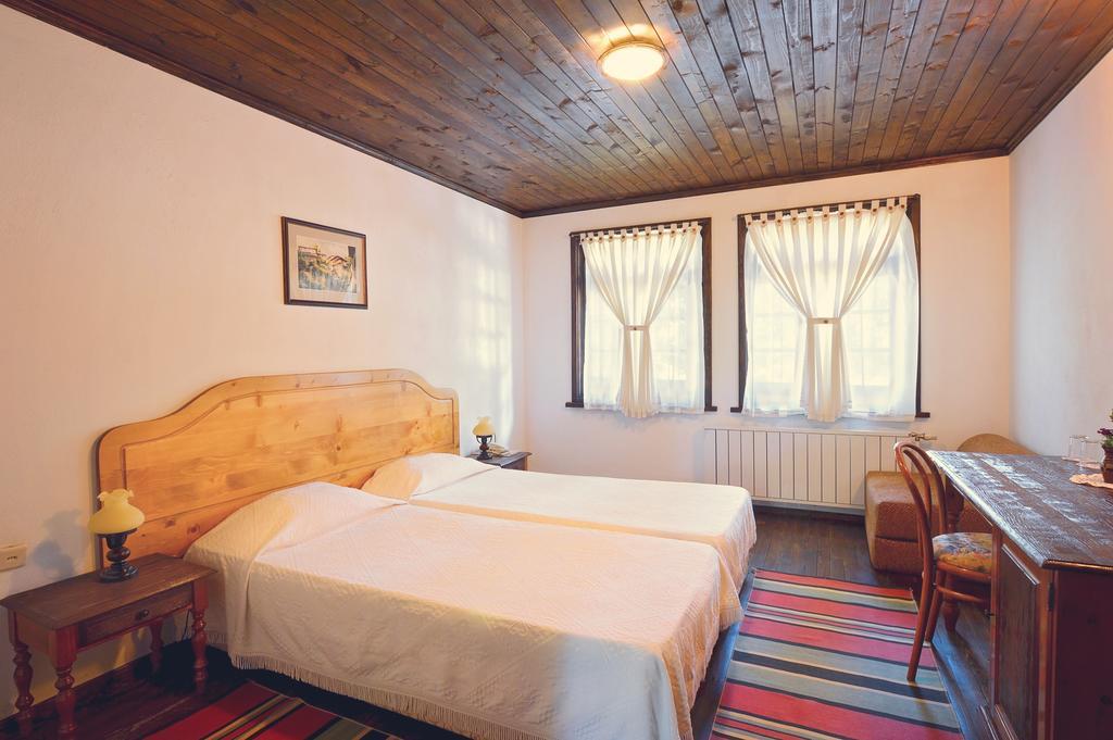 Family Hotel Fenerite Gabrovo Exterior foto