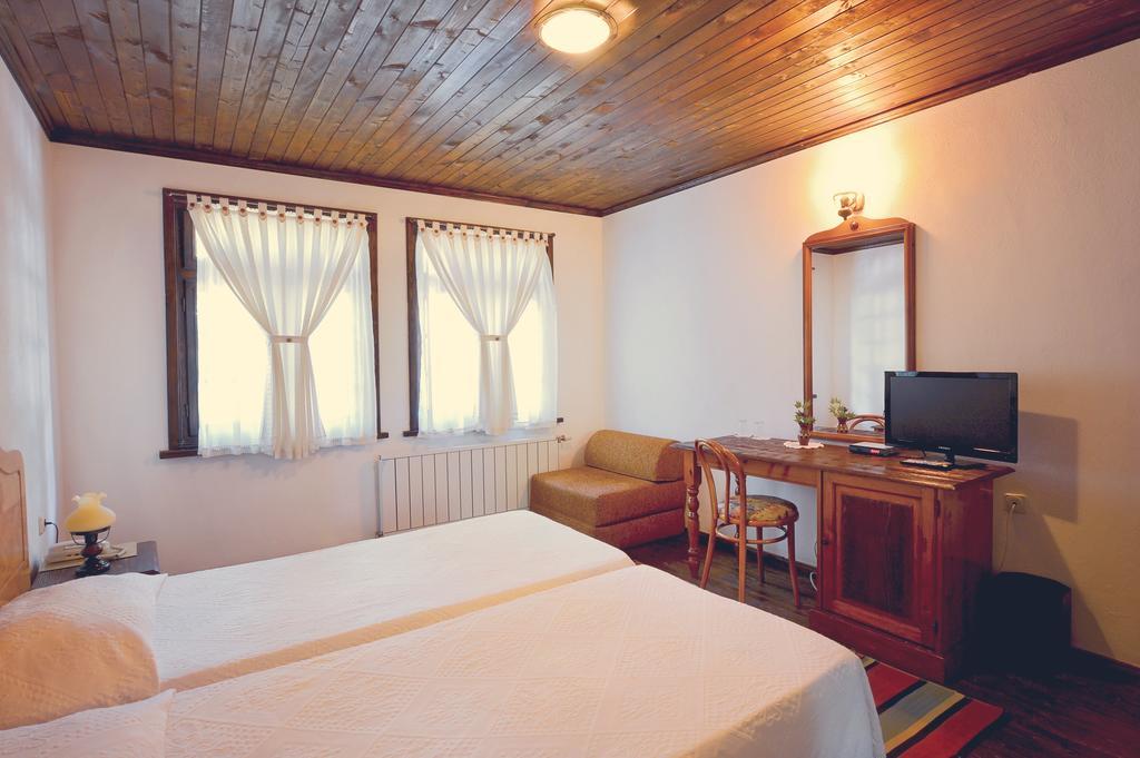 Family Hotel Fenerite Gabrovo Exterior foto