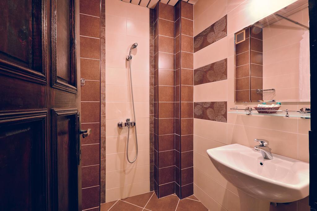 Family Hotel Fenerite Gabrovo Exterior foto